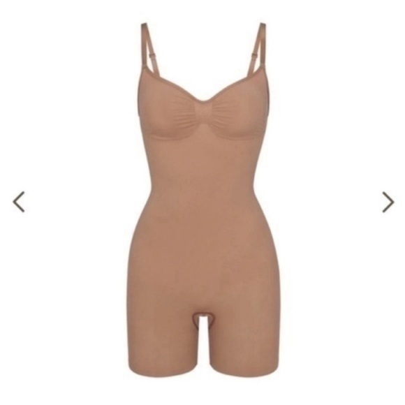 SKIMS SEAMLESS SCULPT MID THIGH BODYSUIT SIENNA MEDIUM
